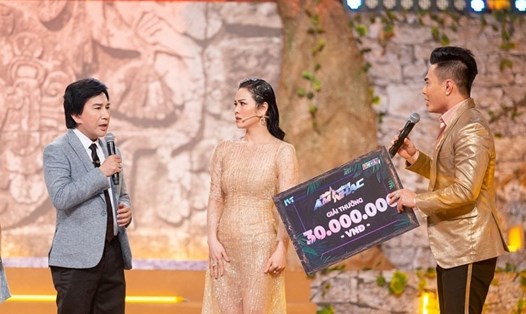 Kim Tử Long chiến thắng trong chung kết "Đấu trường âm nhạc 2022". Ảnh: NSX.