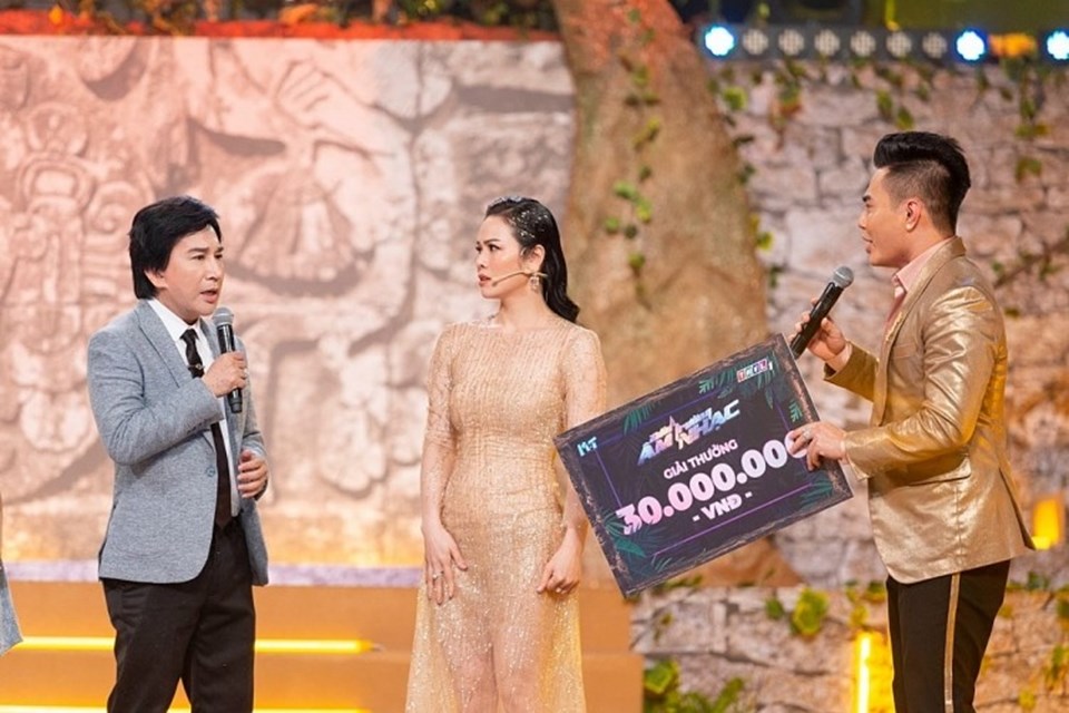 Kim Tử Long chiến thắng trong chung kết "Đấu trường âm nhạc 2022". Ảnh: NSX. Kim Tử Long chiến thắng trong chung kết "Đấu trường âm nhạc 2022". Ảnh: NSX.