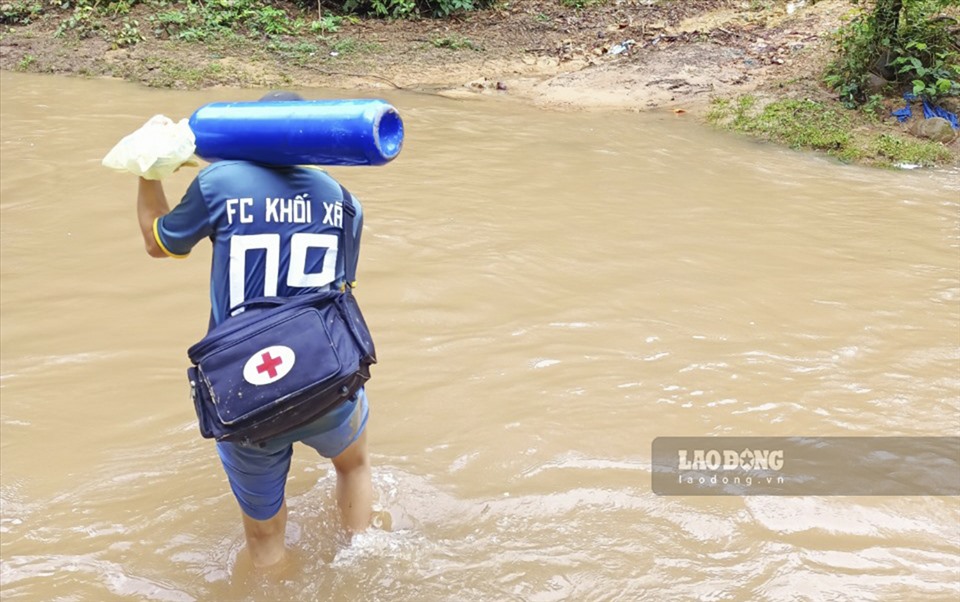 Điện Biên: Trèo đèo, lội suối tiêm 50.000 mũi vaccine COVID-19