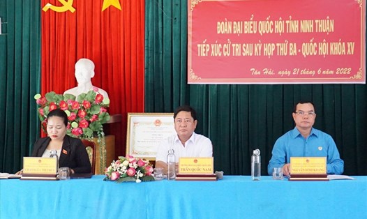 Đoàn đại biểu Quốc hội tỉnh Ninh Thuận tiếp xúc cử tri sau kỳ họp thứ 3.