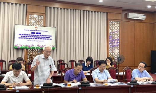 Ông Nguyễn Tùng Lâm - Chủ tịch Hội Tâm lý giáo dục Hà Nội góp ý vào dự thảo. Ảnh: Bảo Duy