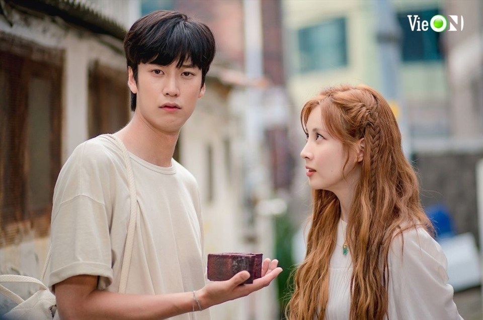 Na In Woo, Seohyun trong phim. Ảnh: NSX. Na In Woo, Seohyun trong phim. Ảnh: NSX.