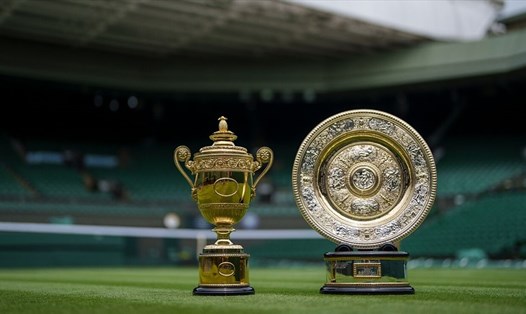2 chiếc cúp danh giá cho các nhà vô địch đơn nam và đơn nữ tại Wimbledon 2022. Ảnh: Wimbledon