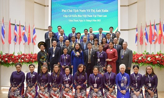 Phó Chủ tịch nước Võ Thị Ánh Xuân gặp gỡ kiều bào tại Thái Lan. Ảnh: Song Minh