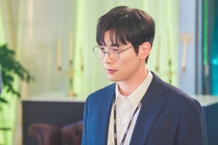 Vai diễn phó tổng biên tập của Choi Daniel trong phim với Kim Sejeong Vai diễn phó tổng biên tập của Choi Daniel trong phim với Kim Sejeong