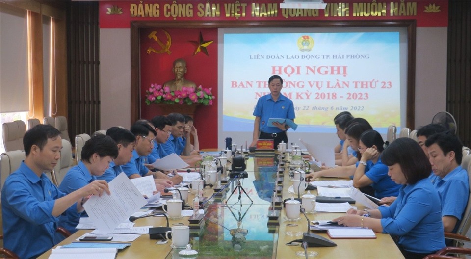 Ông Tống Văn Băng -  Chủ tịch LĐLĐ TP.Hải Phòng chủ trì hội nghị. Ảnh: Mai Dung