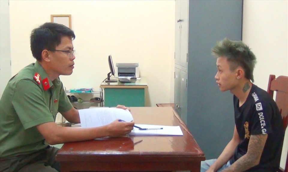 Bắt giữ đối tượng đưa 4 người vượt biên, bán vào sòng bài ở Campuchia. Ảnh: CATH