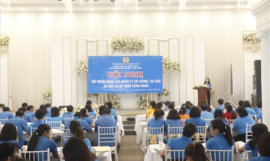 Liên đoàn lao động tỉnh Hòa Bình phối hợp với tỉnh Bắc Giang, Bắc Ninh tổ chức Hội nghị tập huấn 135 cán bộ Công đoàn của LĐLĐ tỉnh Hòa Bình.
