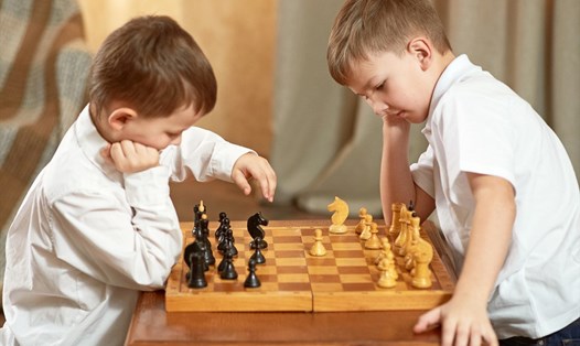 Chơi cờ vua sẽ giúp trẻ phát triển kỹ năng tư duy, phán đoán tính huống và chịu trách nhiệm với cuộc sống. Ảnh: Xinhua