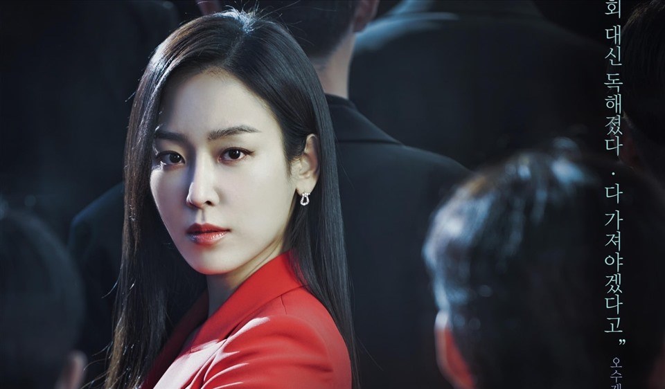 Vai diễn luật sư cá tính, giỏi giang của Seo Hyun Jin trong “Why Her?” được yêu thích. Ảnh: Poster NV SBS.