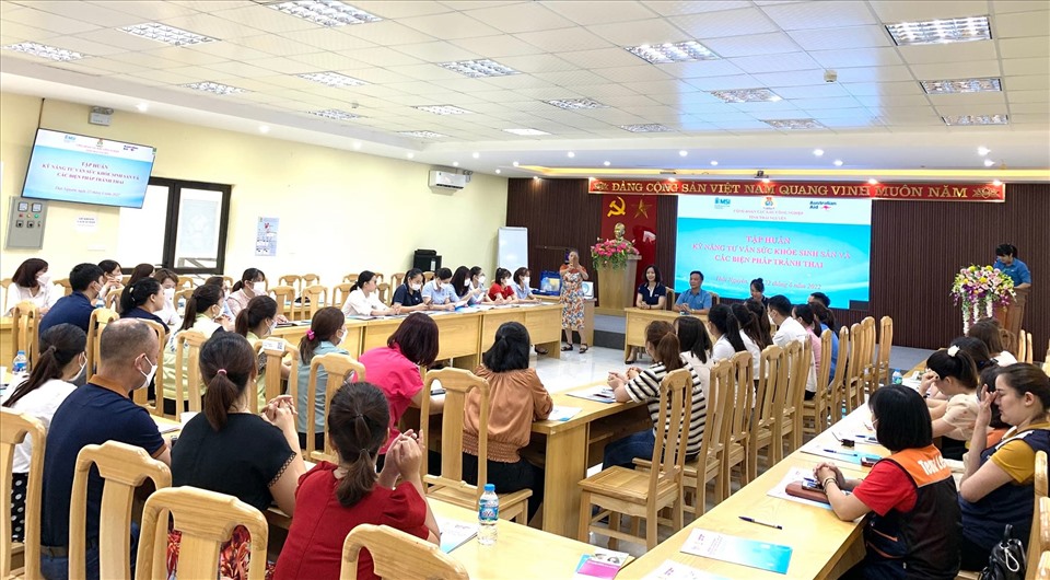 Quang cảnh buổi tư vấn. Ảnh: CĐTN