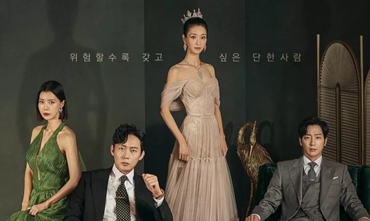 Phim “Eve” ngày càng gay cấn. Ảnh: Poster tvN.