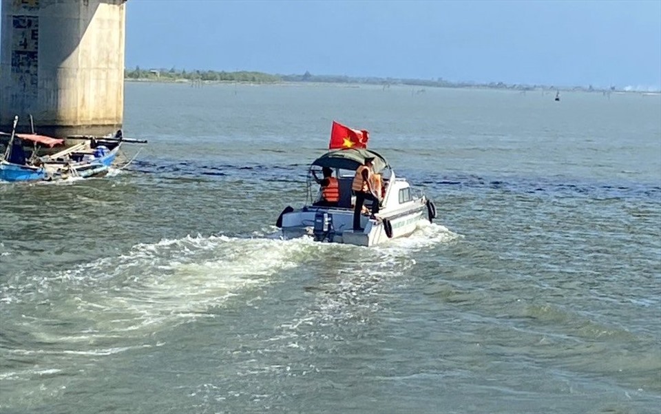 Các lực lượng tổ chức tìm kiếm người phụ nữ mất tích. Ảnh: CTV