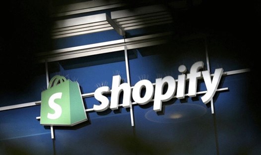 Logo của Shopify ở bên ngoài trụ sở chính Ottawa, Ontario, Canada. Ảnh chụp màn hình