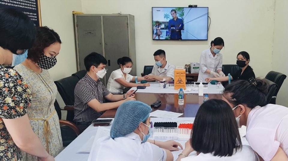 Tổ chức khám sức khoẻ cho cán bộ công chức, viên chức, người lao động. Ảnh: CĐQ