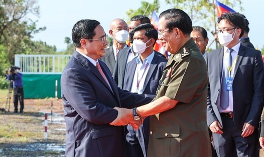 Thủ tướng Chính phủ Phạm Minh Chính chủ trì lễ đón Thủ tướng Hun Sen và đoàn đại biểu cấp cao Chính phủ Campuchia - Ảnh: VGP/Nhật Bắc
