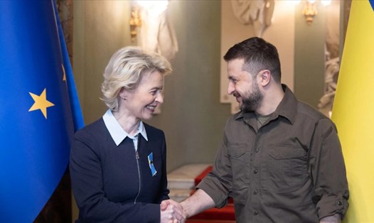 Chủ tịch Ủy ban Châu Âu Ursula von der Leyen và Tổng thống Ukraina Volodymyr Zelensky. Ảnh: Văn phòng Tổng thống Ukraina