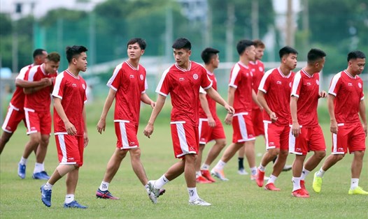 Nhâm Mạnh Dũng và nhiều cầu thủ trẻ đang tìm kiếm cơ hội ra sân ở V.League 2022.  Ảnh: VTFC