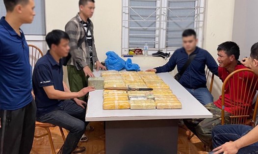 Công an huyện Sông Mã bắt 1 đối tượng người Lào, thu 4 bánh heroin và 180.000 viên ma túy. Ảnh: CACC