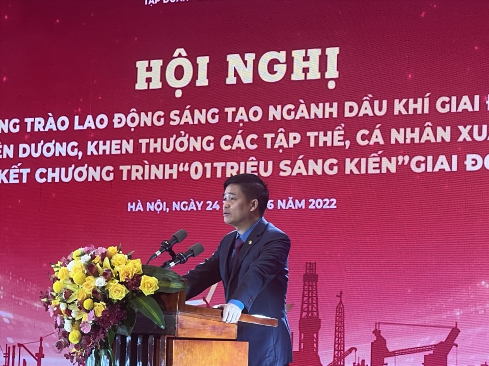 Phó Chủ tịch Tổng Liên đoàn Lao động Việt Nam Ngọ Duy Hiểu phát biểu tại Hội nghị. Ảnh: Kim Tuyến