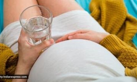 Trong thời kỳ mang thai, hãy luôn giữ cho cơ thể bạn đủ nước. Ảnh: Getty/Thinkstock