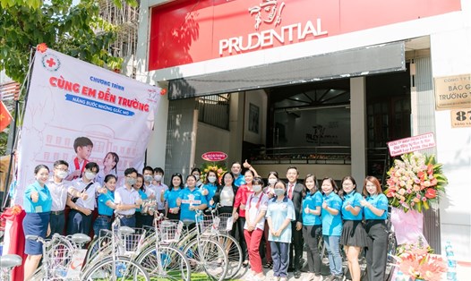 Prudential trao tặng xe đạp cho học sinh nghèo hiếu học tại TP. Thủ Đức