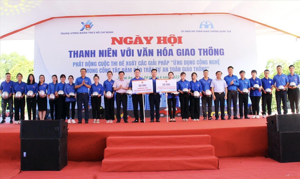 Nghệ An: Tổ chức ngày hội "Thanh niên với văn hóa giao thông"