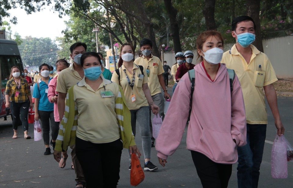 Liên đoàn Lao động tỉnh Bình Dương đề nghị các cấp công đoàn phối hợp với cơ quan chức năng tuyên truyền và giám sát việc thực hiện mức lương tối thiểu.