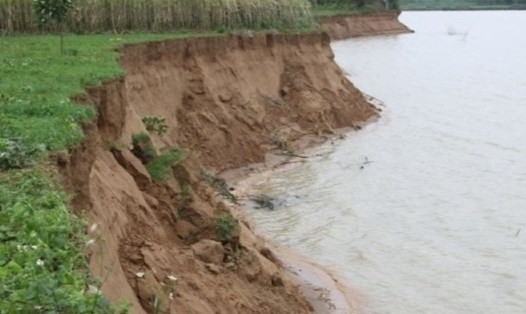 Hiện trạng khai thác cát trái phép tại xã Tân Châu, huyện Thiệu Hóa. Ảnh: BTH