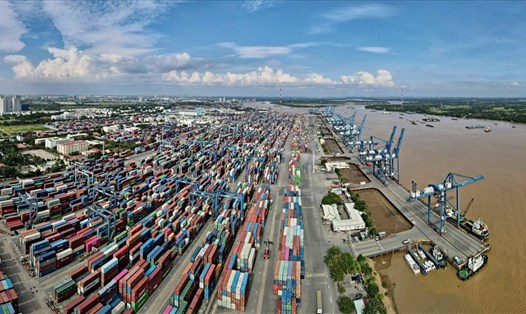 Cảng Cát Lái là một trong những cảng nhộn nhịp hàng hóa nhất cả nước.  Ảnh: Anh Tú
