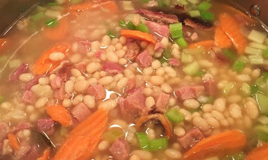 Món súp đậu trắng thơm ngon, giàu dinh dưỡng. Ảnh: Allrecipes