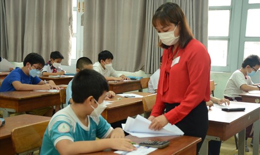 Thí sinh tham gia thi vào lớp 6 Trường THPT chuyên Trần Đại Nghĩa sáng nay. Ảnh: Huyên Nguyễn