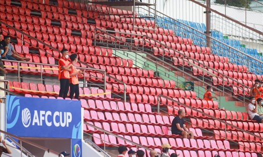 Khán đài A của sân Thống Nhất trống vắng khi Viettel FC đá trận ra quân AFC Cup 2022 chiều 24.6. Ảnh: Thanh Vũ