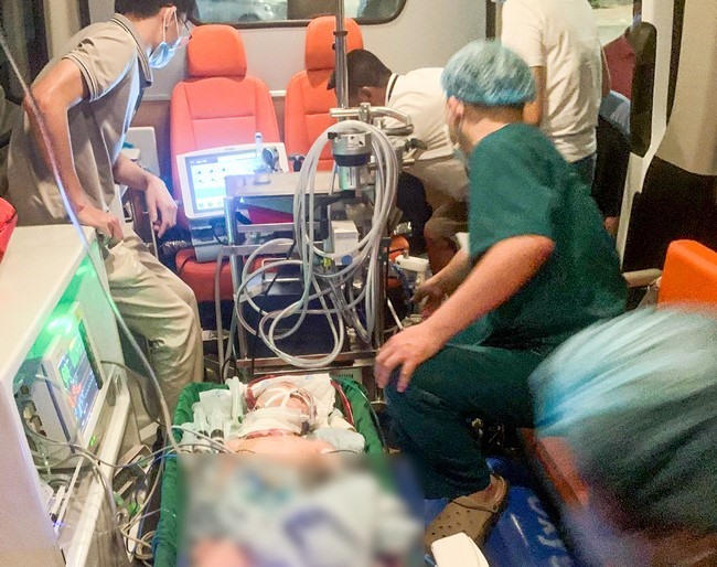 Kỳ diệu hành trình vượt hàng trăm km cứu sống bé 3 tuổi của bác sĩ Bệnh viện Nhi TW