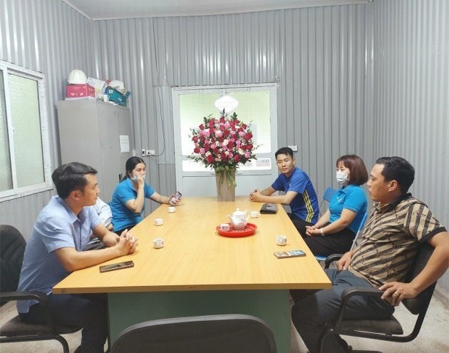 LĐLĐ huyện Bảo Yên làm việc với Ban giám đốc Công ty thủy diện Phúc Long để vận động thành lập CĐCS.