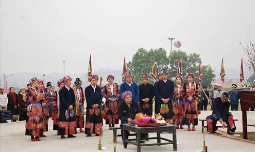 Đồng bào Lô Lô ở xã Sủng Là, huyện Đồng Văn tiến hành nghi lễ cầu mưa.