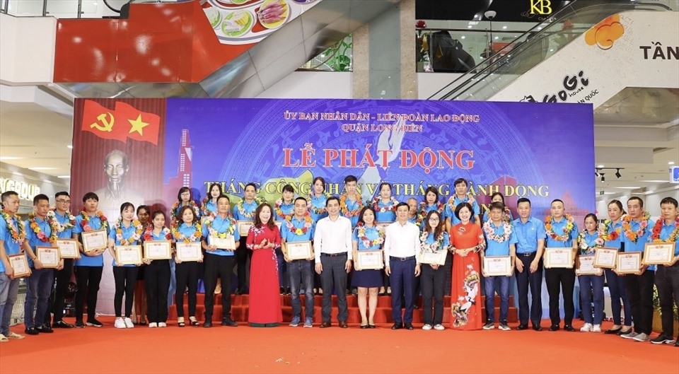 Lễ phát động Tháng công nhân năm 2022 - một trong những hoạt động nổi bật 6 tháng đầu năm của Liên đoàn Lao động quận Long Biên. Ảnh: CĐQ