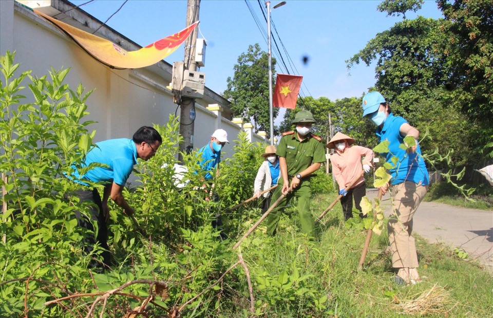 Công đoàn Tuyên Quang phối hợp với chính quyền xã Tràng Đà chung tay bảo vệ môi trường.