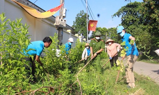 Công đoàn Tuyên Quang phối hợp với chính quyền xã Tràng Đà chung tay bảo vệ môi trường.