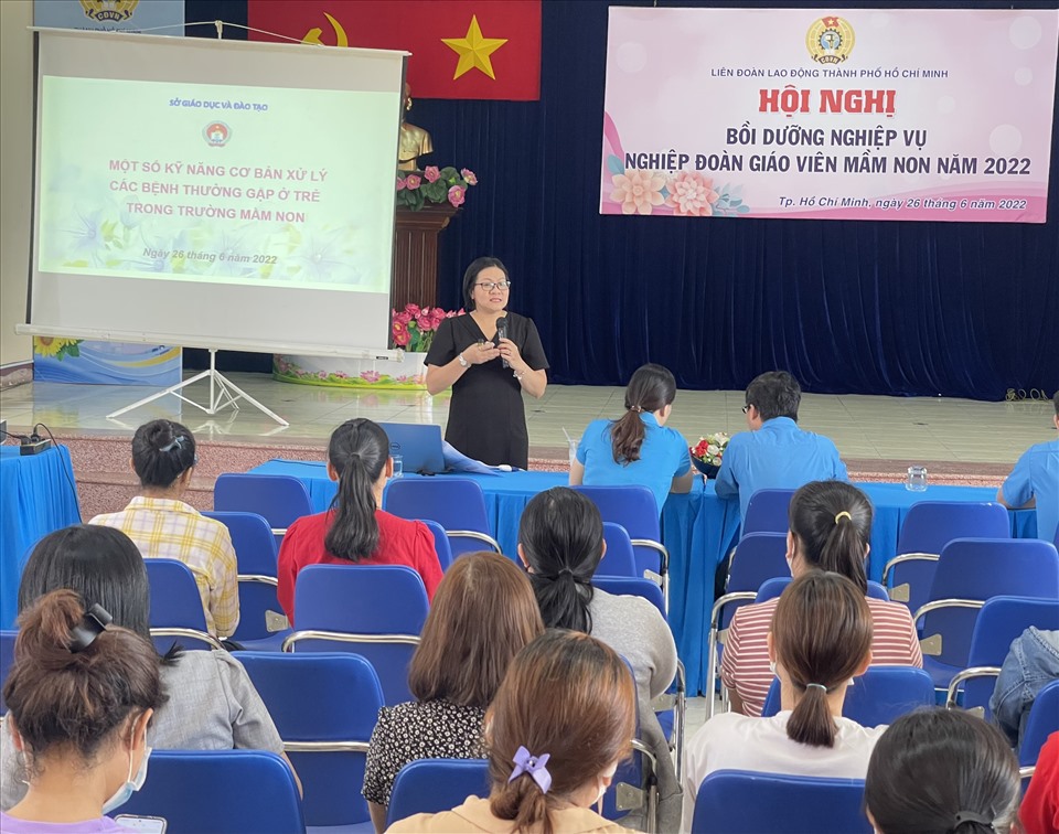 Các giáo viên mầm non tham gia hội nghị tập huấn. Ảnh: Đức Long
