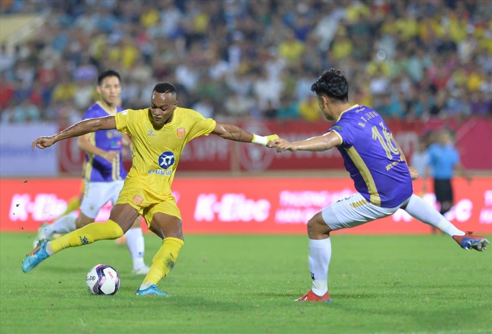 Hà Nội FC chia điểm Nam Định trong trận đấu không Quang Hải
