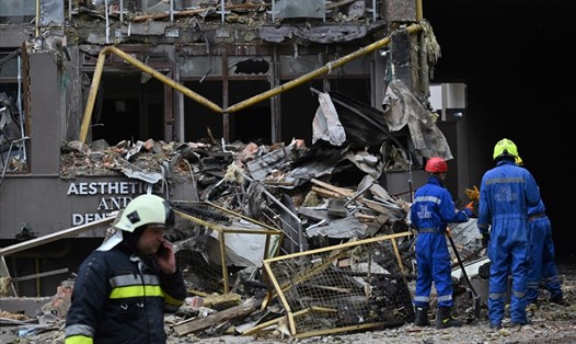 Toà nhà dân cư ở thủ đô Kiev, Ukraina bị phá huỷ sau cuộc tấn công của Nga ngày 26.6. Ảnh: AFP