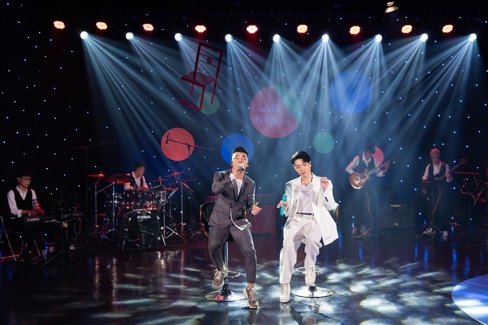 Đức Phúc hào hứng khi được song ca với thần tượng thuở nhỏ - ca sĩ Ưng Hoàng Phúc. Ảnh: Đức Phúc hào hứng khi được song ca với thần tượng thuở nhỏ - ca sĩ Ưng Hoàng Phúc. Ảnh: