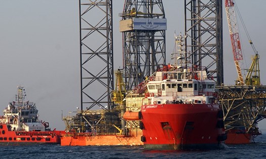 Ukraina tấn công giàn khoan dầu khí Nga ở Biển Đen. Ảnh: gas.crimea.ru