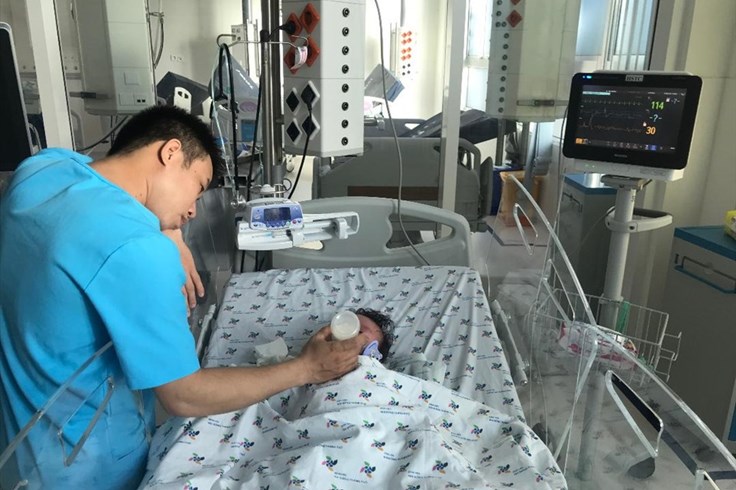 Cứu sống trẻ nhũ nhi sốc sốt xuất huyết nặng Cứu sống trẻ nhũ nhi sốc sốt xuất huyết nặng