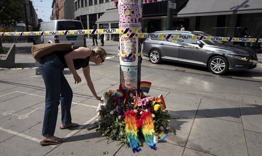 Điểm tưởng niệm nạn nhân vụ xả súng ở Na Uy ngày 25.6. Ảnh: AFP