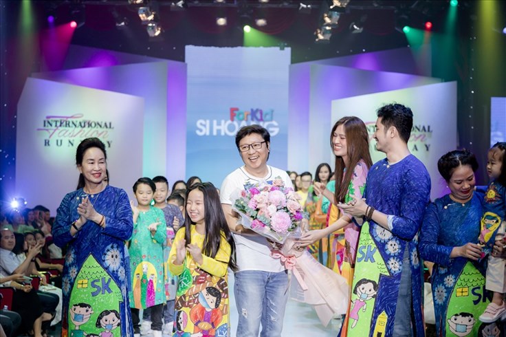 Nathan Lee và dàn sao hội ngộ tại show thời trang có NTK Sĩ Hoàng, Huy Võ Nathan Lee và dàn sao hội ngộ tại show thời trang có NTK Sĩ Hoàng, Huy Võ