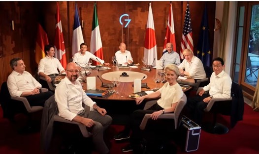 Các nhà lãnh đạo G7 tại một cuộc ăn tối làm việc ở Kruen, gần Garmisch-Partenkirchen, Đức ngày 26.6. Ảnh chụp màn hình