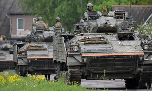 NATO định tăng cường quân đến sườn Đông. Ảnh: AFP
