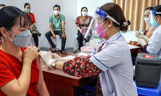 Tỉnh Bạc Liêu ra quân tiêm vaccine phòng COVOD-19 các mũi nhắc lại. Ảnh: Nhật Hồ